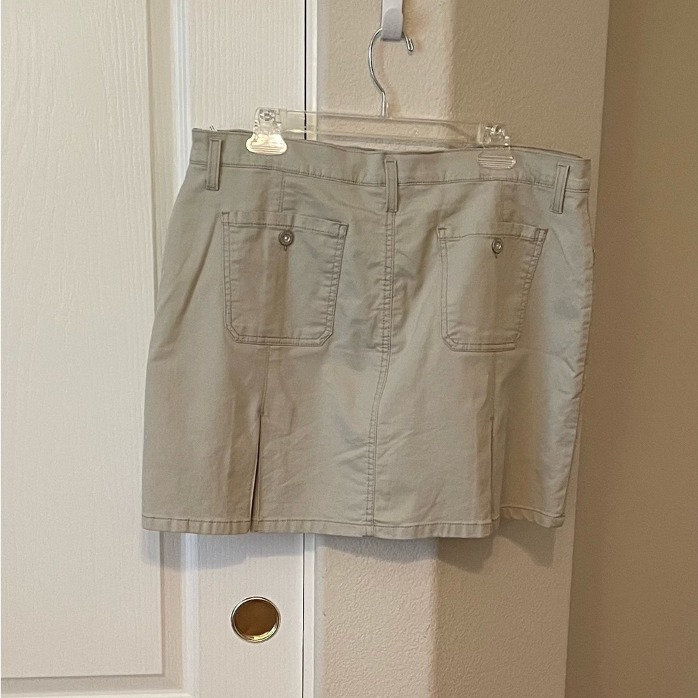 Gloria Vanderbilt beige skort - Picture 4 of 6